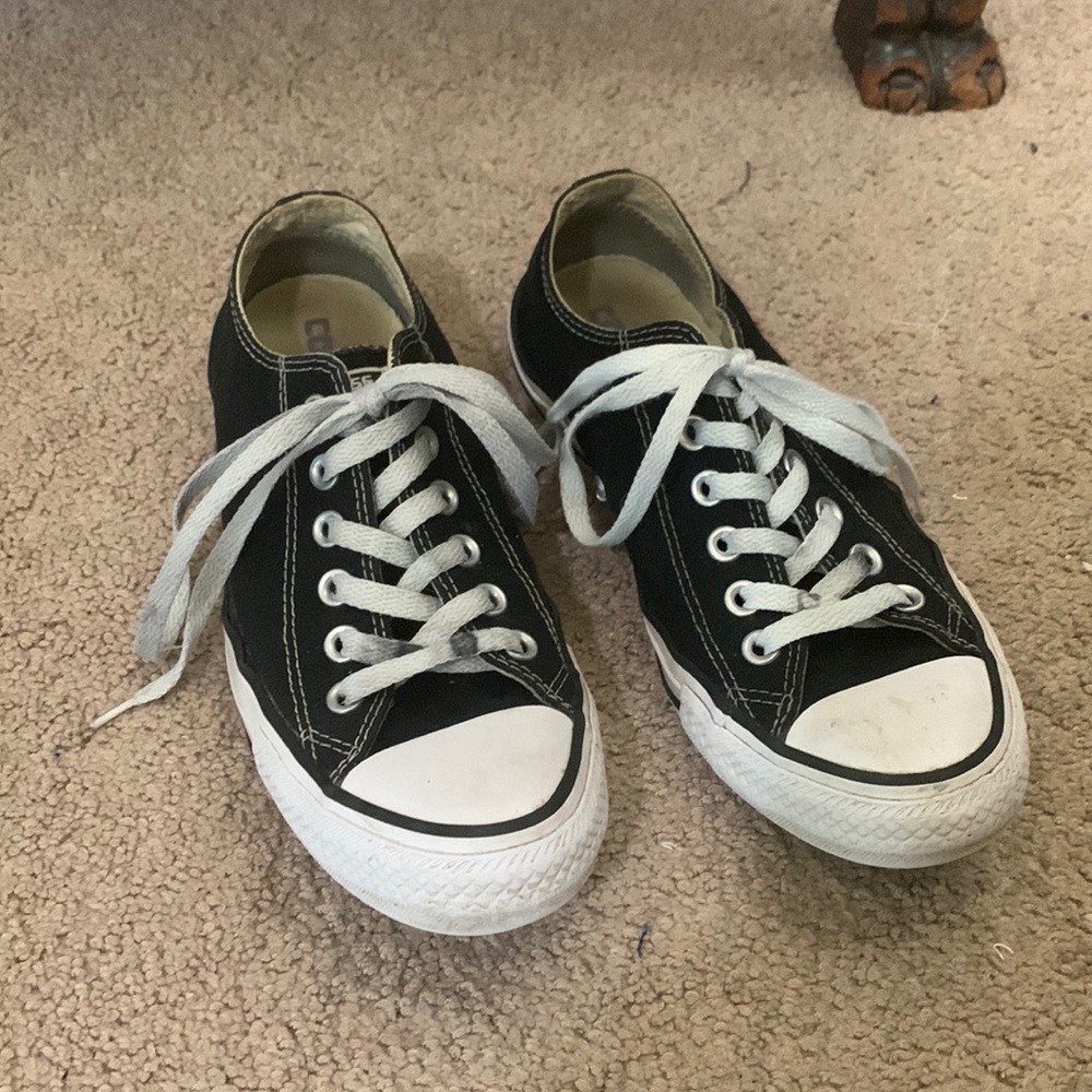 Women’s 7.5 black converses